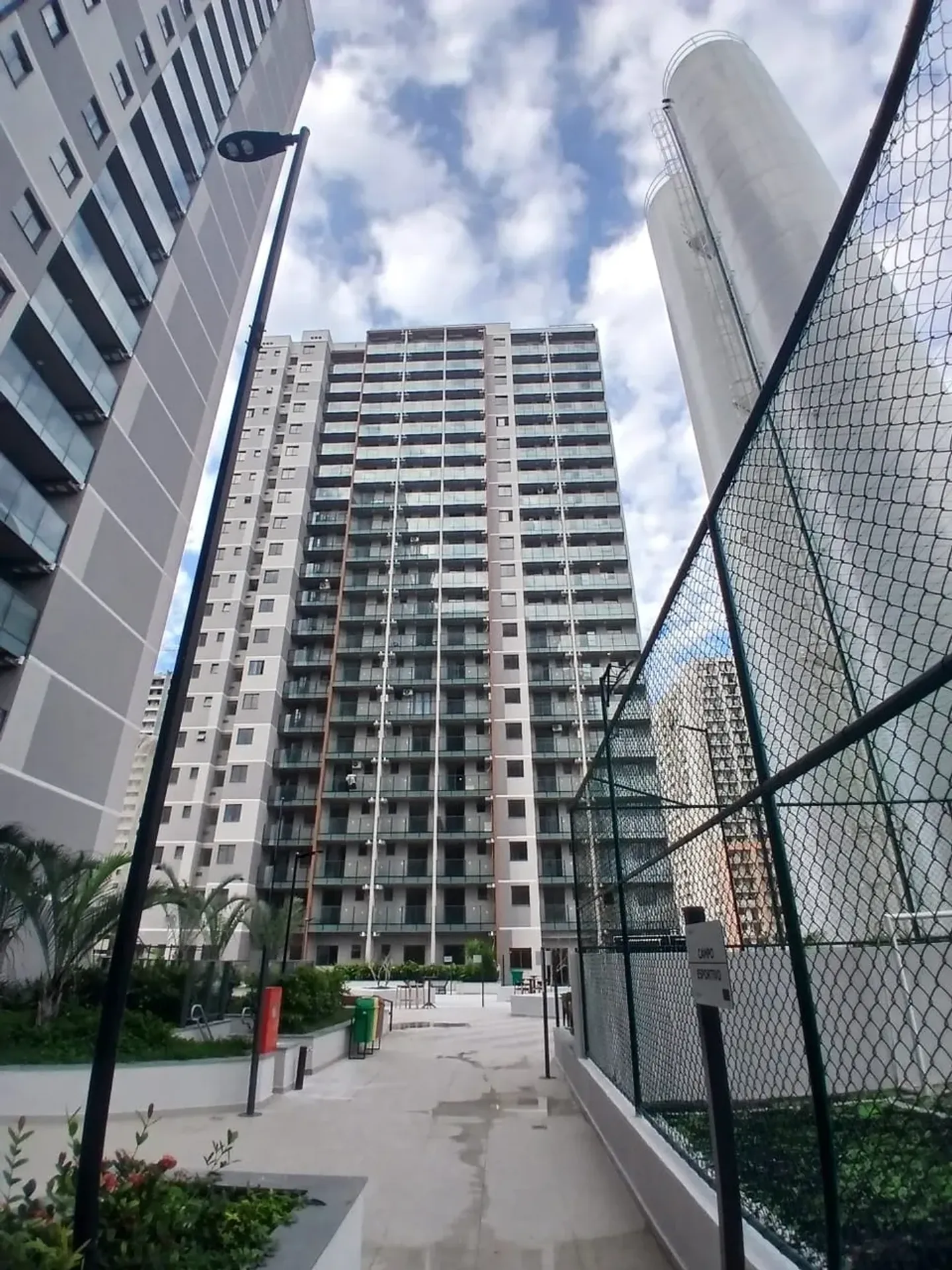 Unfurnished apartment with separate kitchen and 2 parking — photo 23
