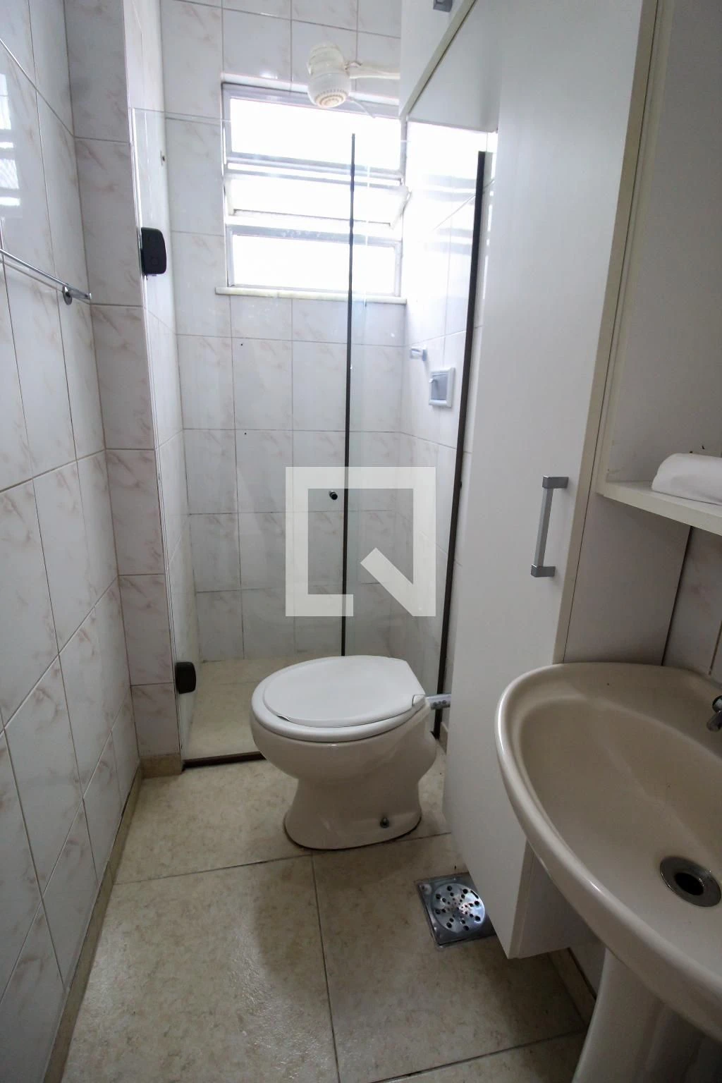 Unfurnished 1-bedroom apartment with a private BBQ area — photo 17