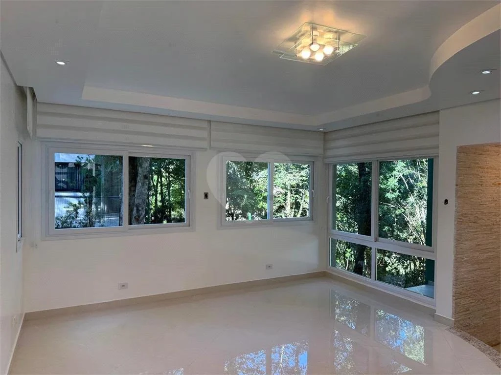 5-bedroom house with floor-to-ceiling windows — photo 13
