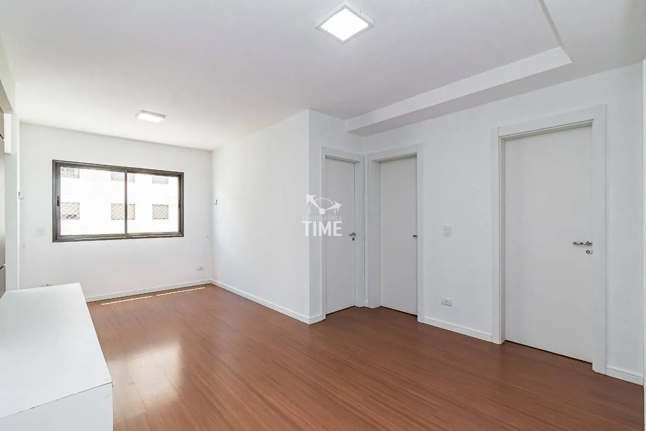 Wood or laminate floors in a 3-bedroom apartment, 78 m² — photo 3