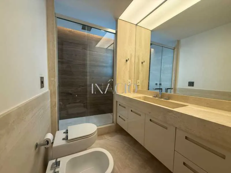 Water view in a 4-bedroom apartment, 380 m² — photo 16