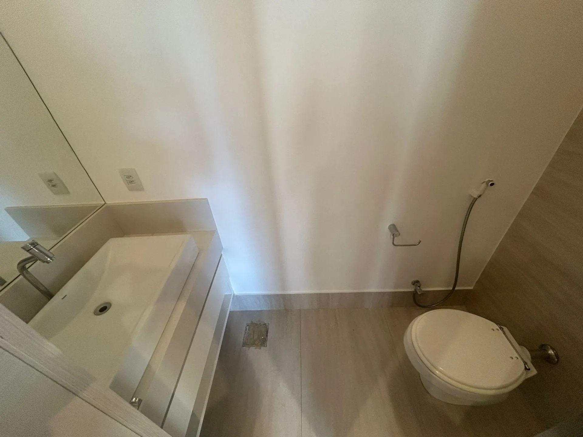 Apartment with 4 bedrooms and an enclosed balcony — photo 25