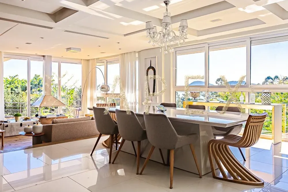 6 en-suite bedrooms, 9 bathrooms, 1600 m² and BBQ — photo 2