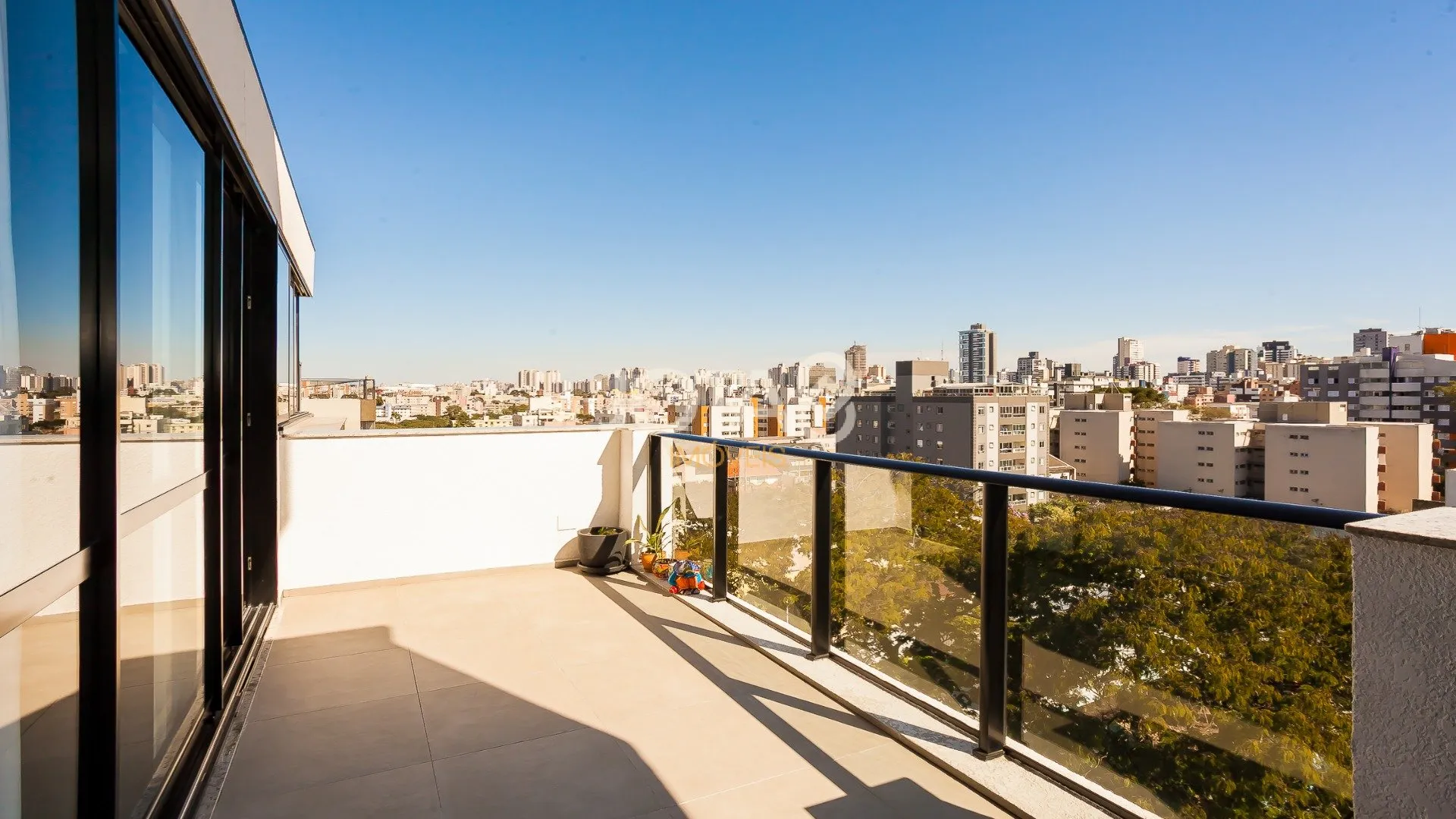 Furnished 220 m² apartment with 3 en-suite bedrooms — photo 26