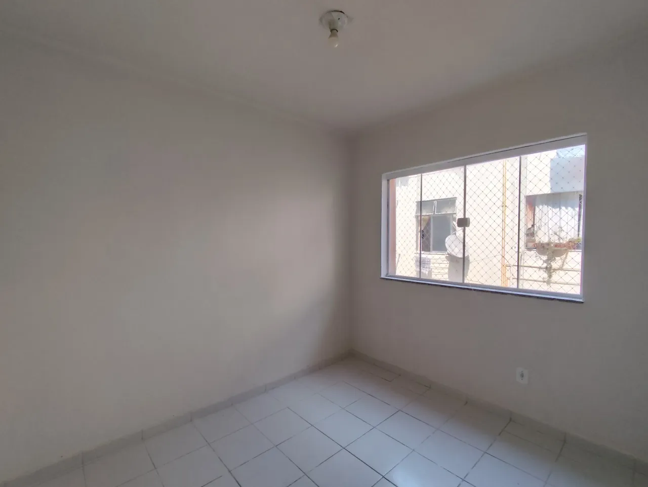 Apartment with 2 bedrooms and a glass shower enclosure — photo 12