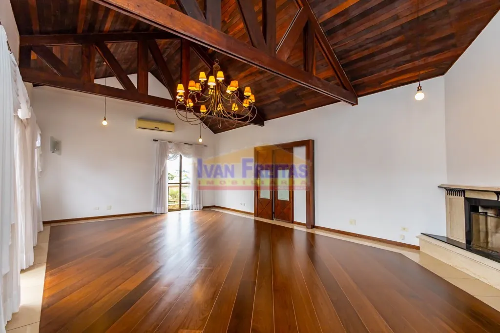 House with 5 bedrooms and balcony, plus 5 parking spots — photo 3