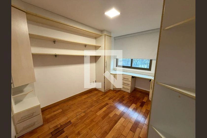 166 m² apartment with 4 en-suite bedrooms and enclosed balcony — photo 23