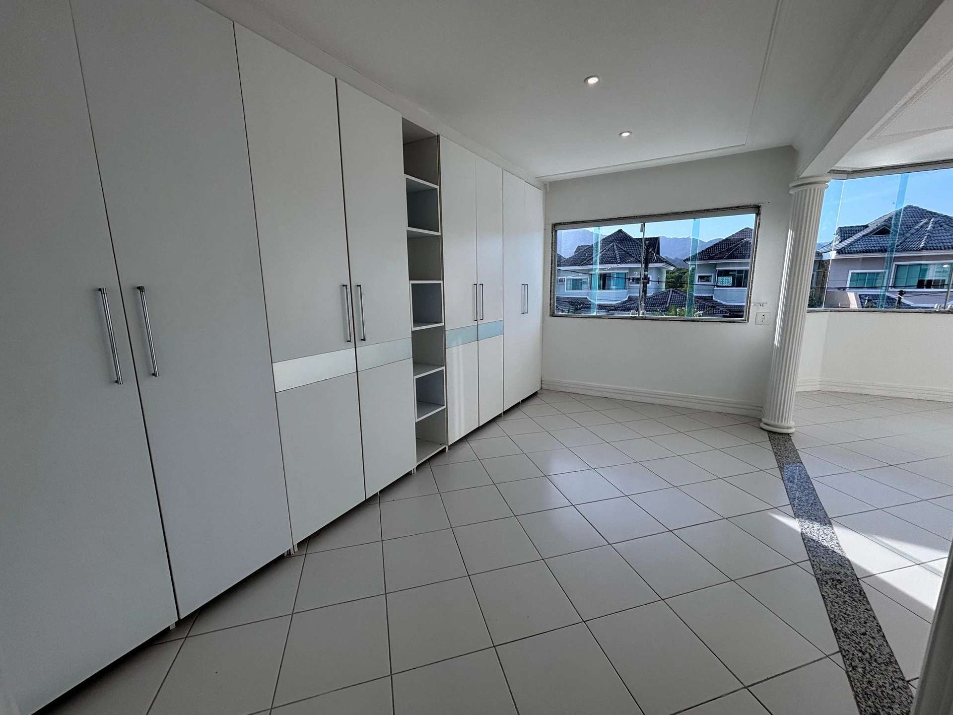 Condo house with 6 bedrooms and a balcony grill — photo 9