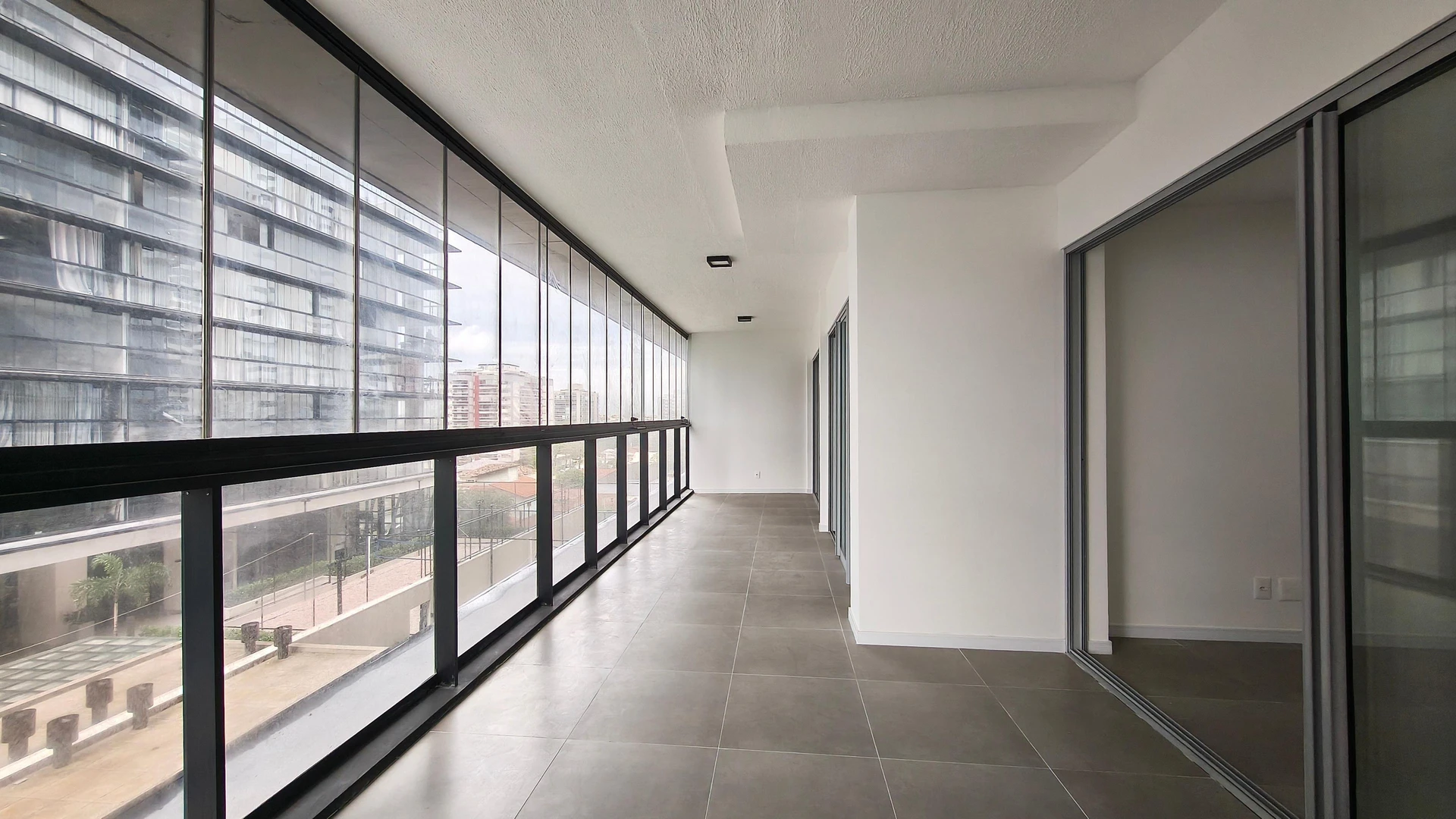 Apartamento com 2 quartos e varanda envidraçada — photo 4