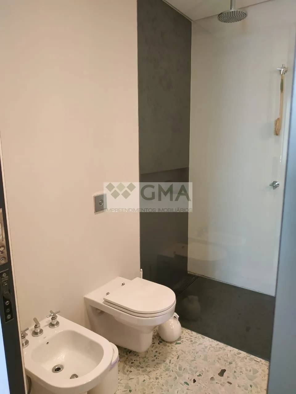 Furnished apartment with open kitchen and gas stove — photo 13