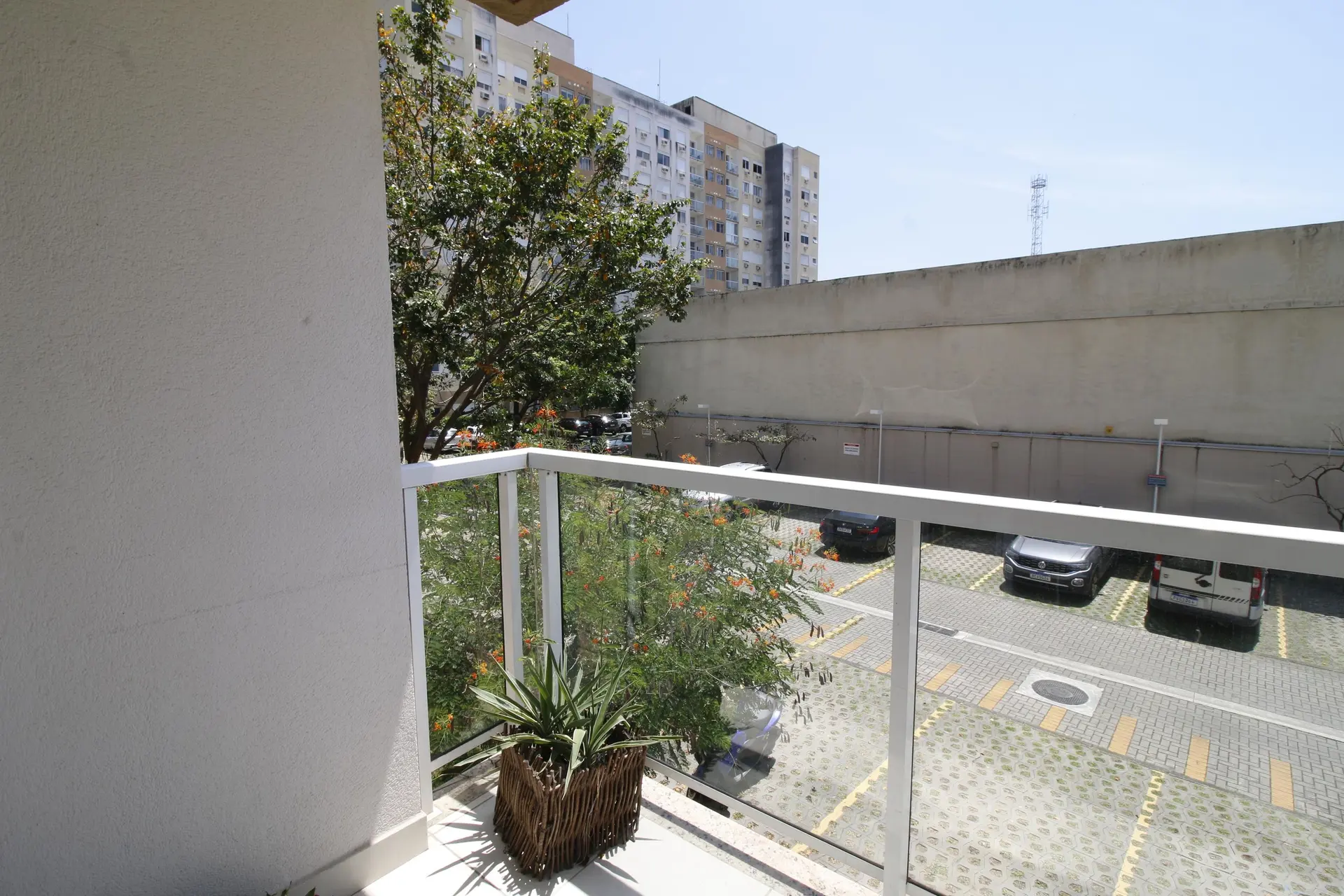 3-bedroom apartment in a building with a gym — photo 13