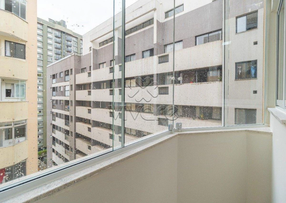 Apartment, 33 m², with a glass-enclosed balcony — photo 3