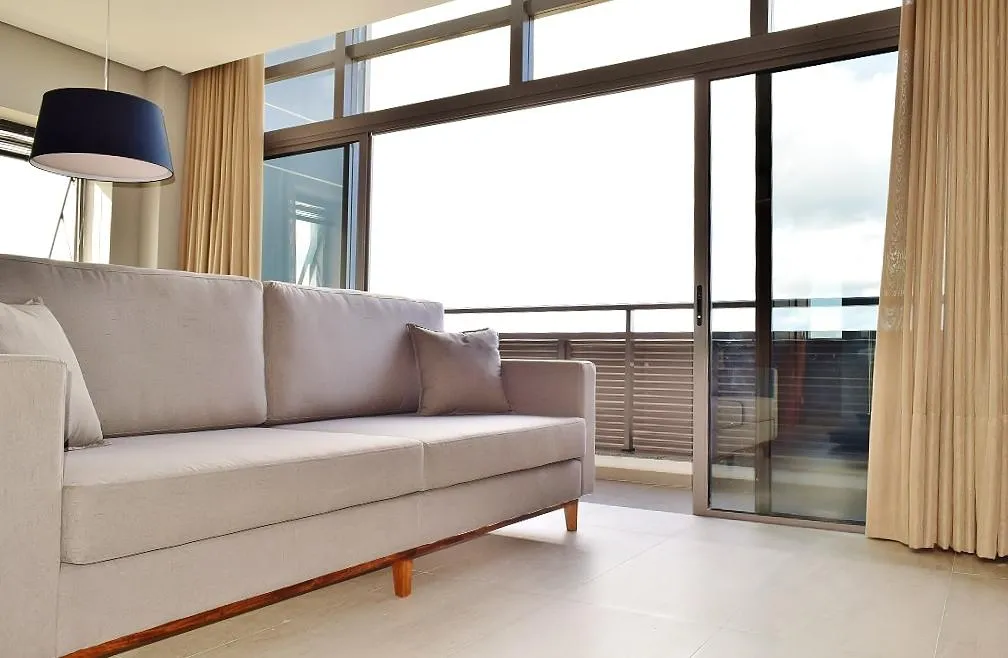 115 m² apartment with a bathtub and floor-to-ceiling windows