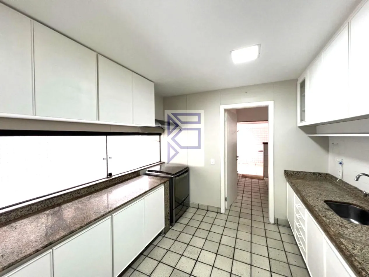Casa com 5 quartos e 5 banheiros, vaga para 5 carros — photo 19