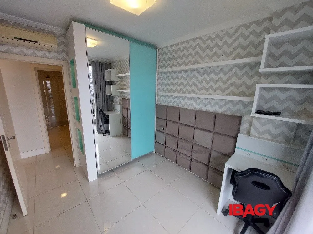 Furnished apartment, 146 m², with a home office — photo 27