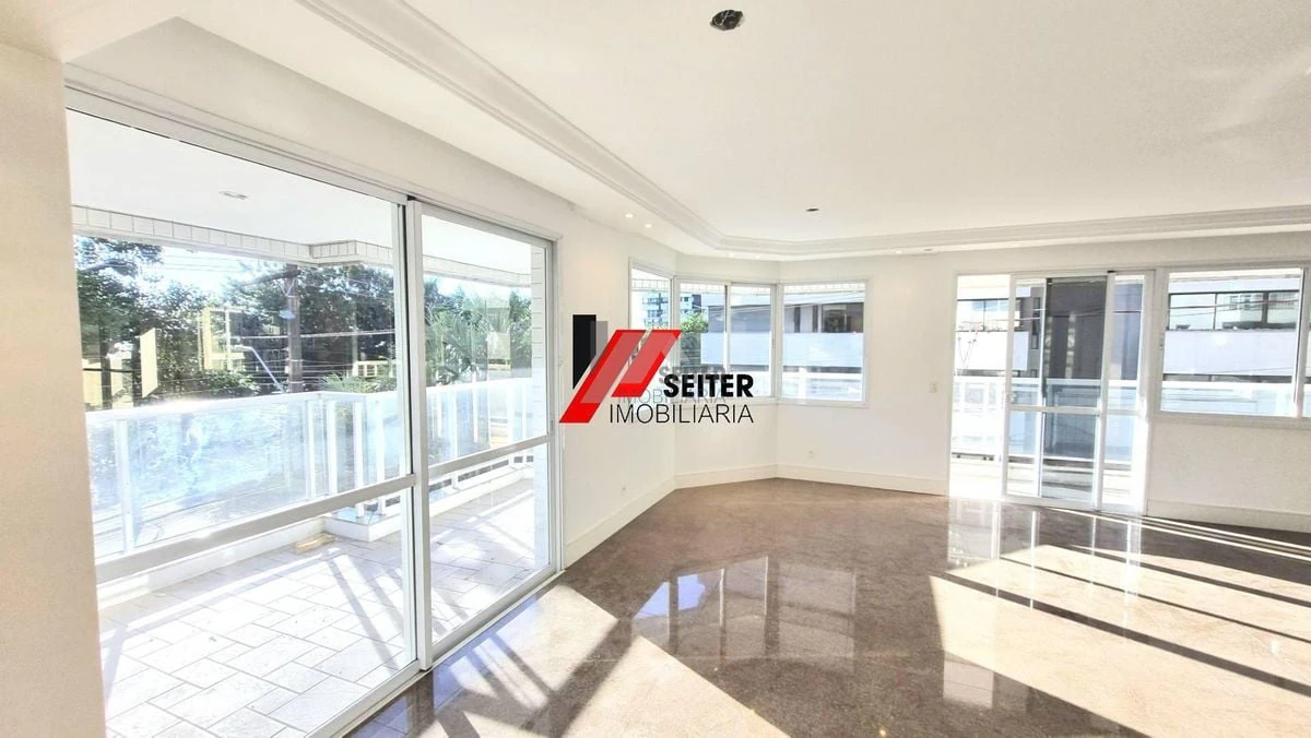255 m² apartment with a private pool and a bathtub — photo 20