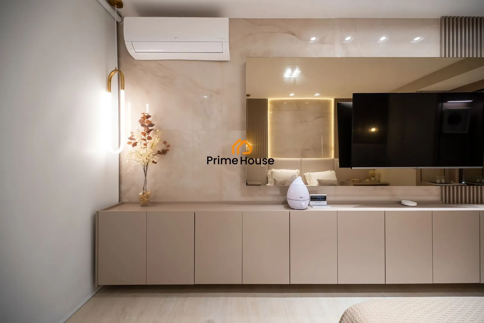 Furnished 4-bedroom apartment with 266 m² — photo 26