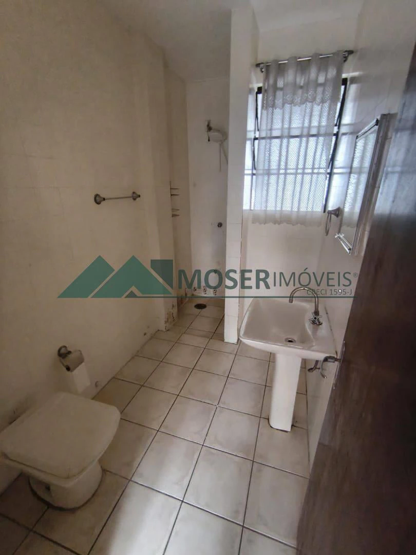 Apartment, 104 m², with wood or laminate floors — photo 11
