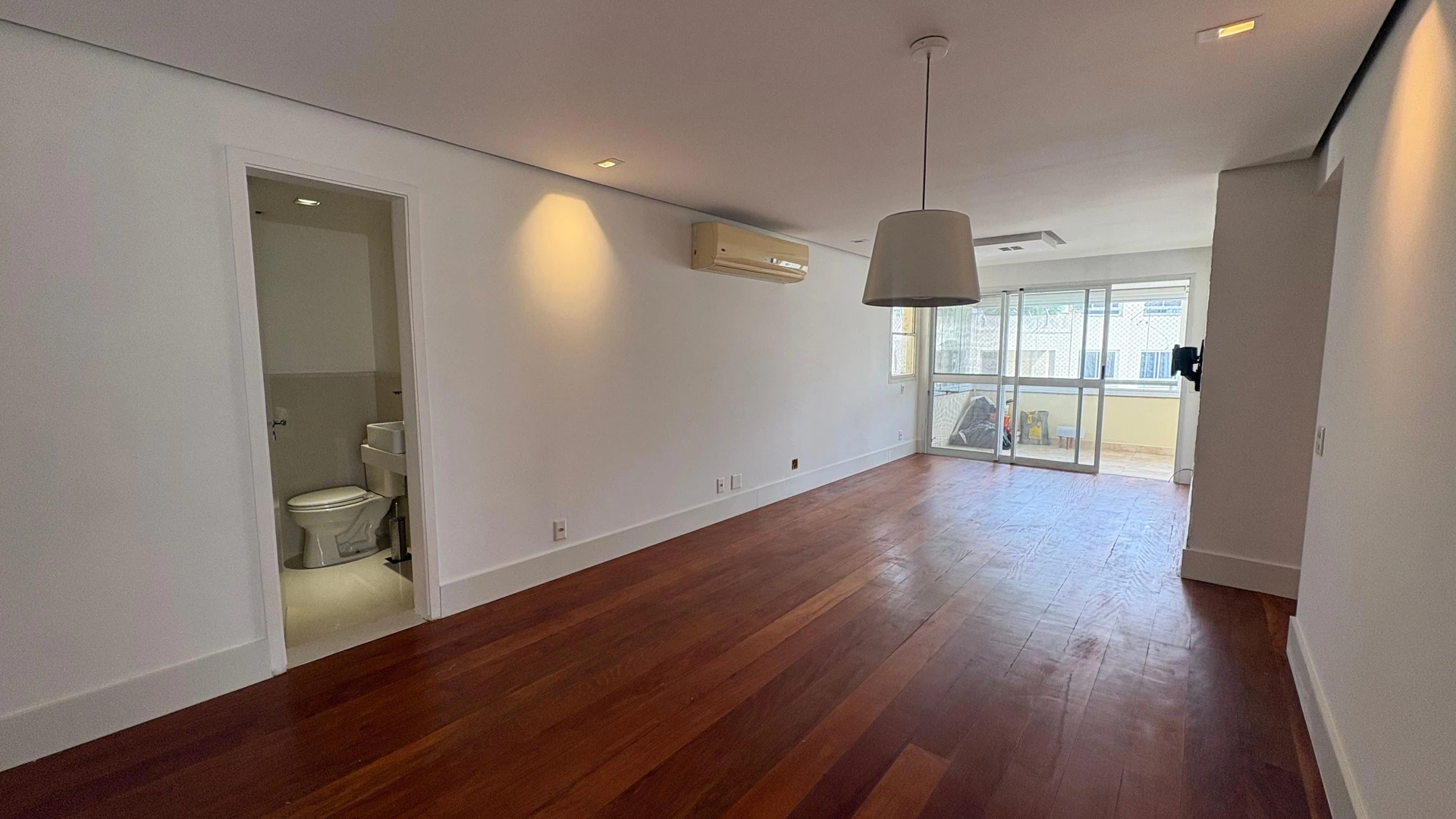 3-bedroom apartment with a glass-enclosed balcony — photo 19