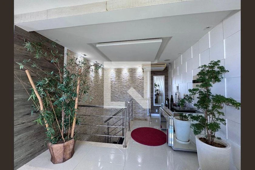 Furnished 3-bedroom apartment with 200 m² — photo 24