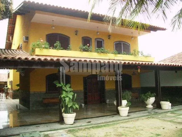 4-bedroom house with 2 bathrooms and a balcony grill — photo 3
