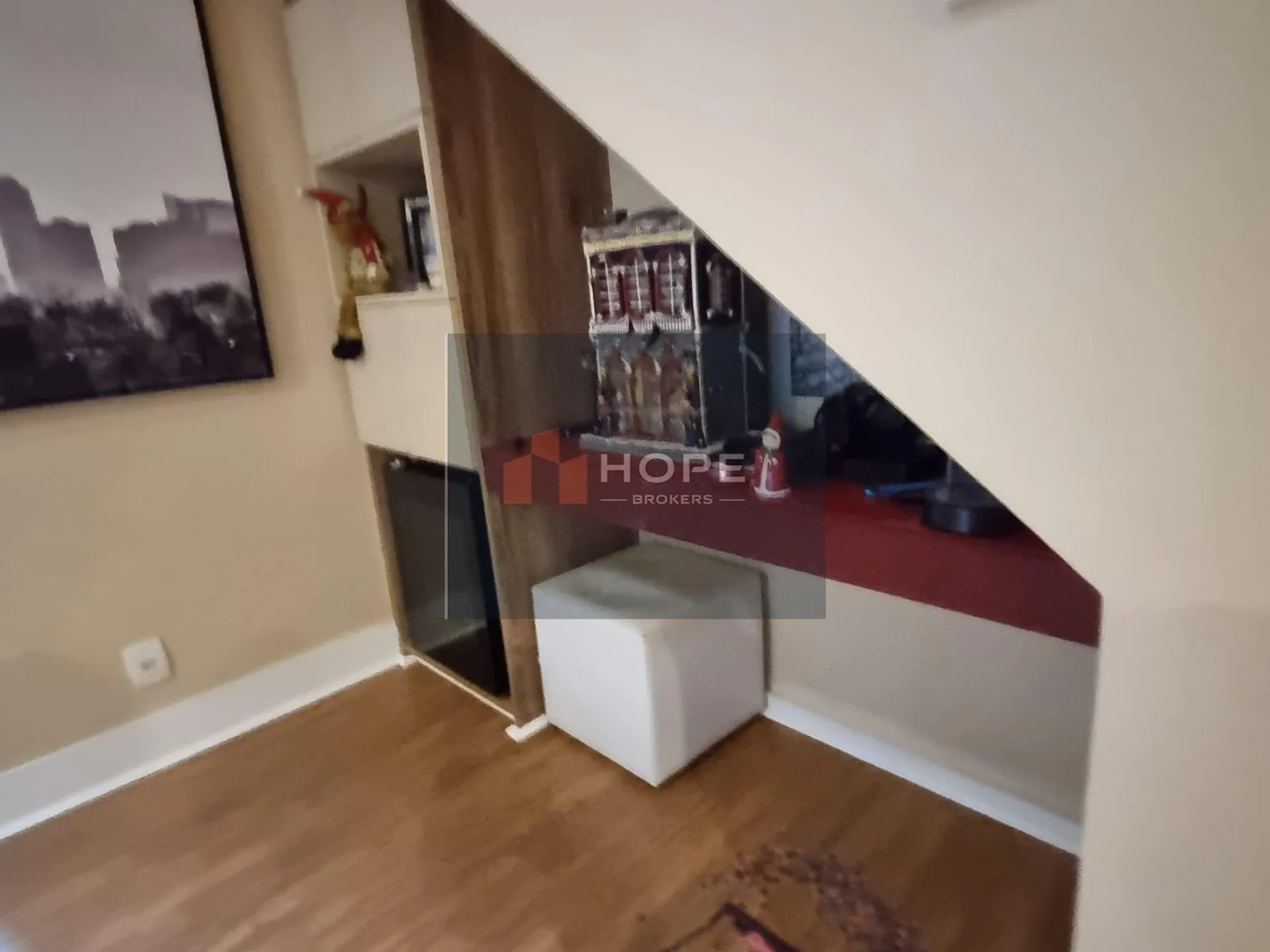 Walk-in closet in a 3-bedroom apartment, 200 m² — photo 15