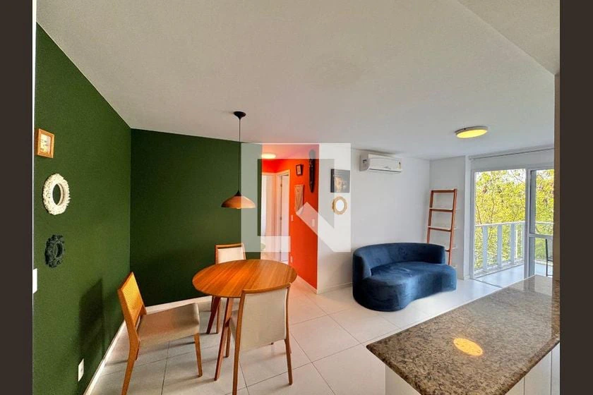 Apartamento mobiliado com 2 quartos e cozinha americana