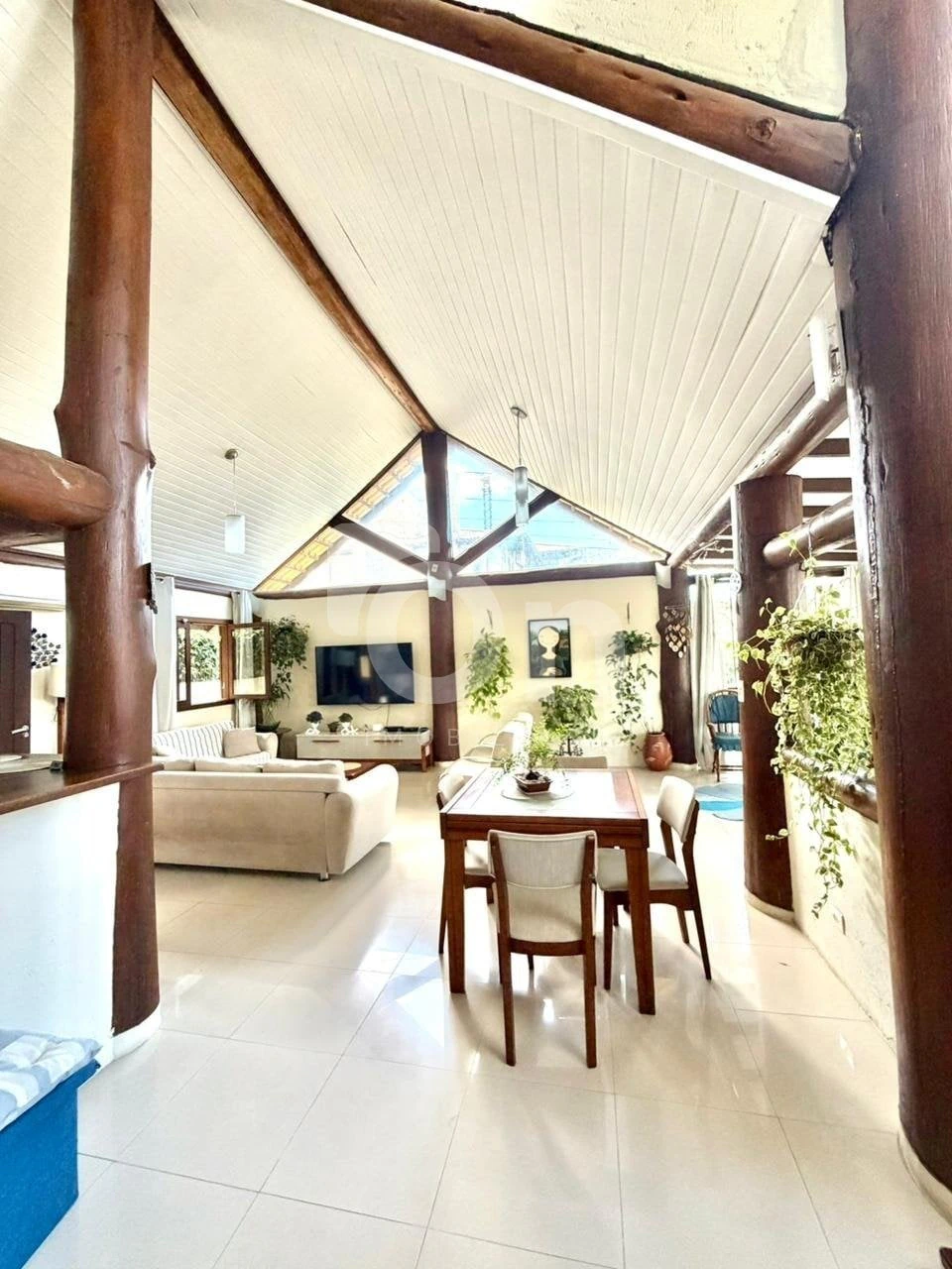Furnished house, 224 m², with floor-to-ceiling windows — photo 16