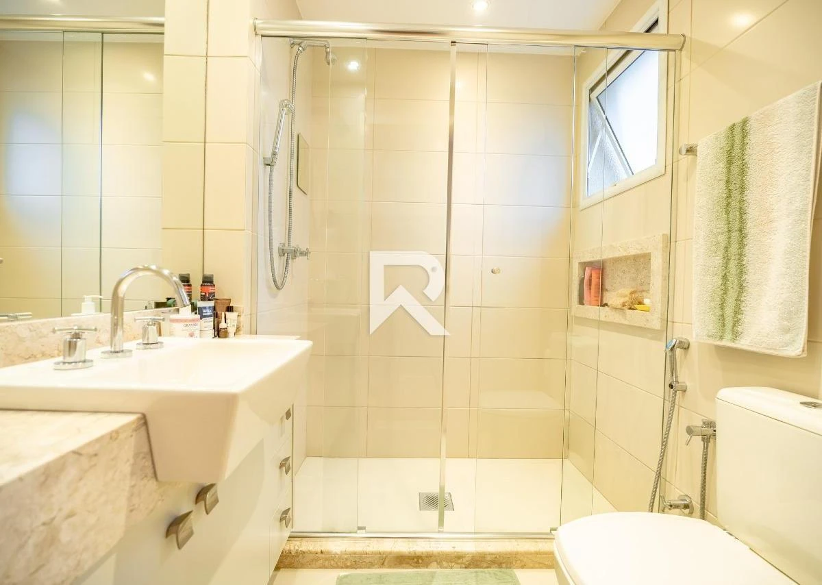 Departamento de 4 dormitorios con bañera en Curitiba — photo 31