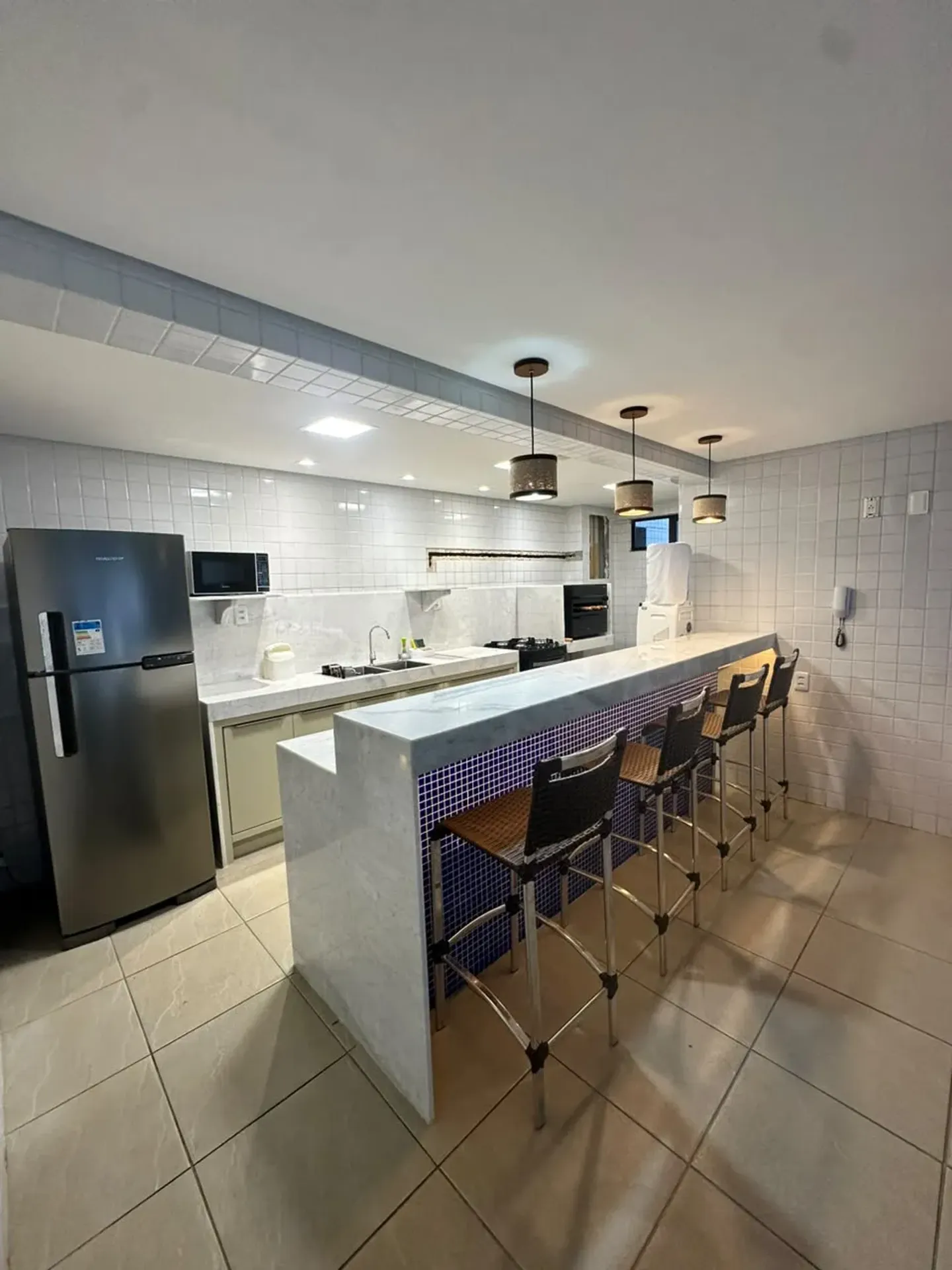 Apartamento mobiliado com cozinha americana e varanda — photo 15