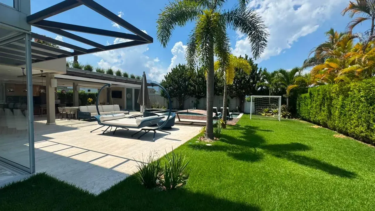 Casa com 5 quartos e 5 banheiros, com cozinha integrada — photo 20