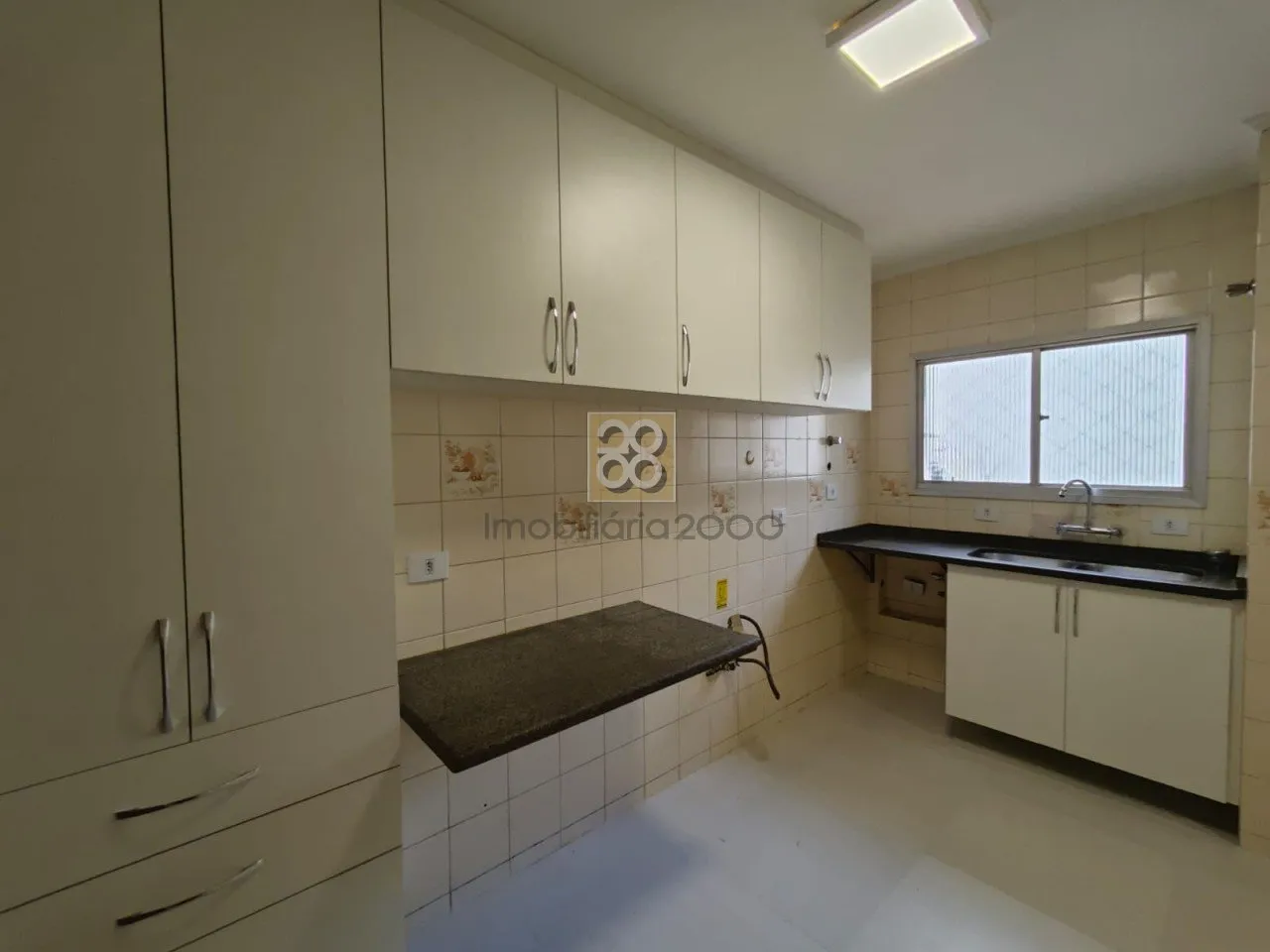 Unfurnished 3-bedroom apartment with floor-to-ceiling windows — photo 21