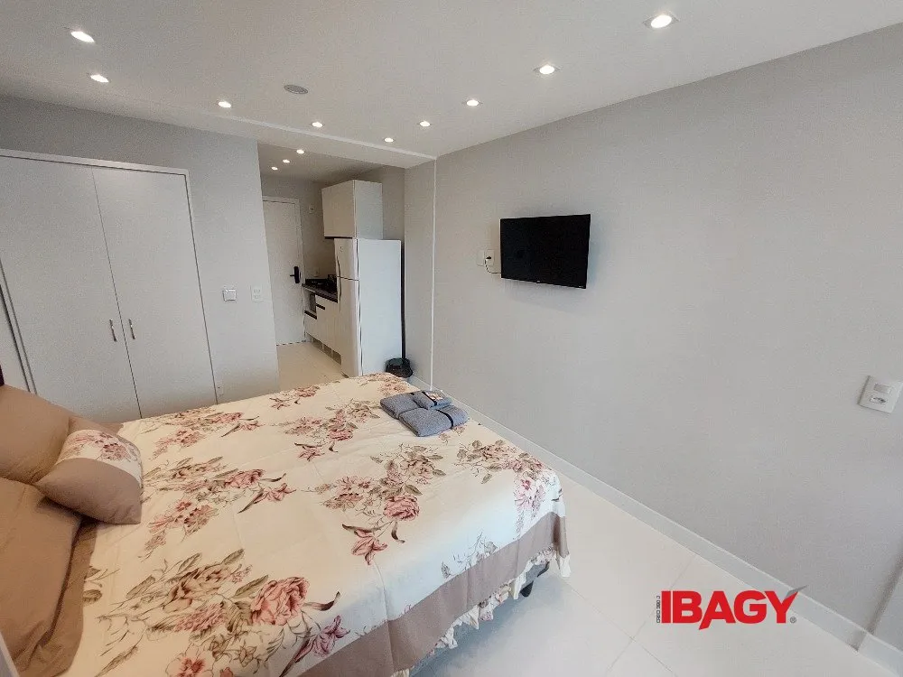 17 m² apartment with a grill on the balcony and a water view — photo 2