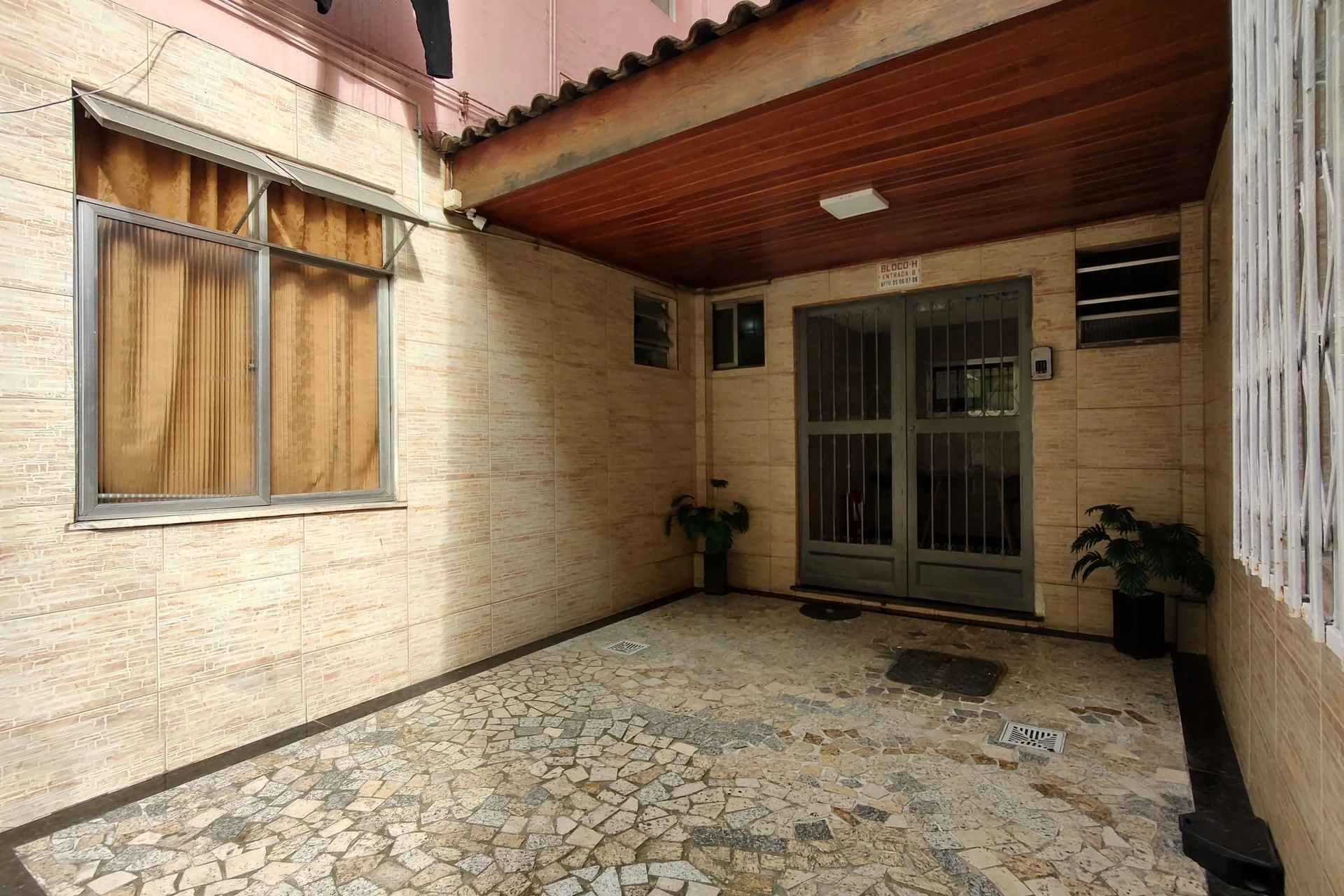 Unfurnished apartment with 2 bedrooms and 1 parking space — photo 45