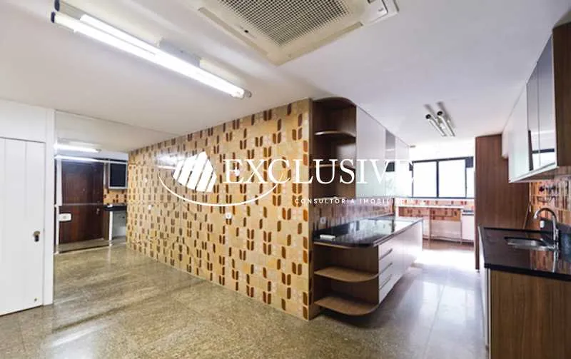 Residential apartment with 4 bedrooms and enclosed balcony — photo 24