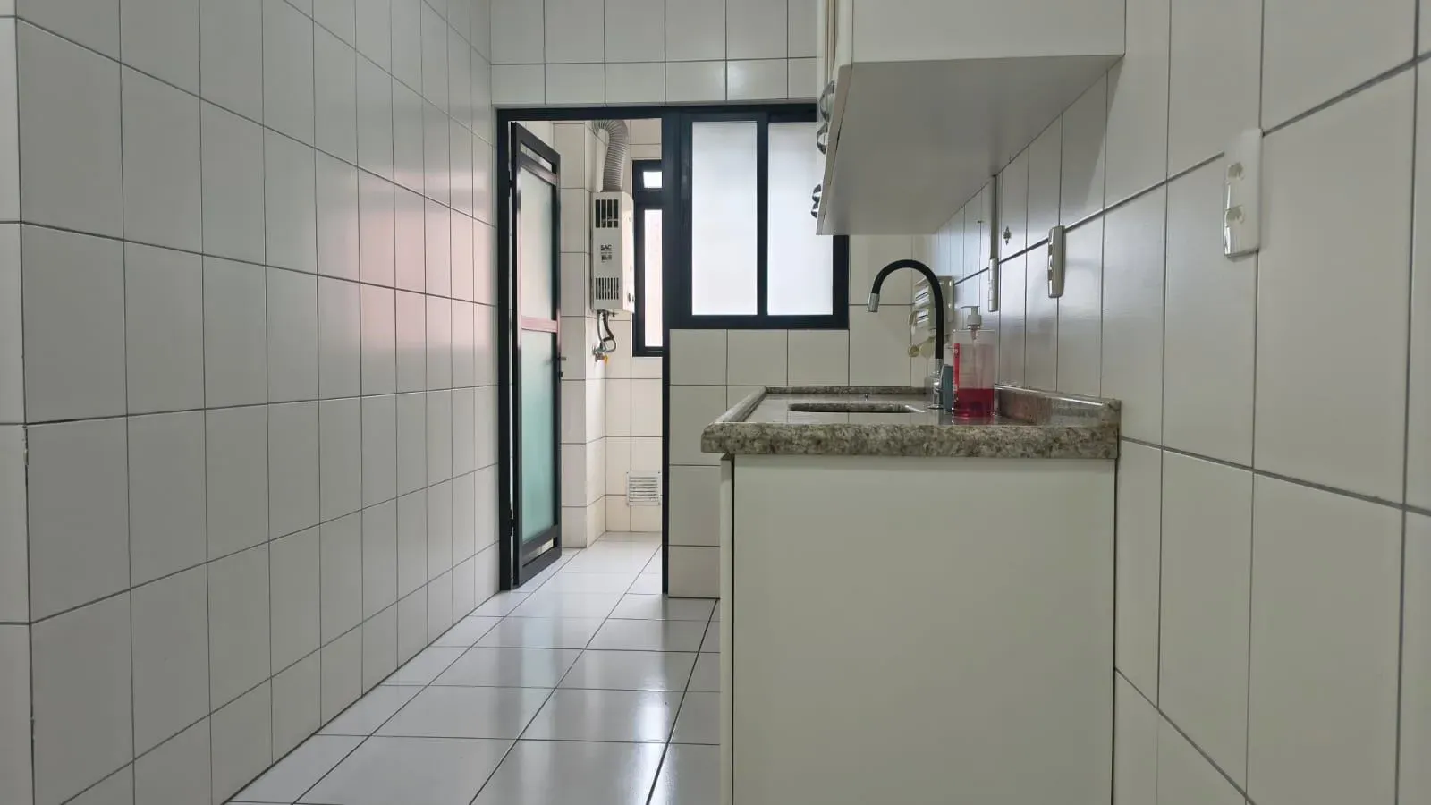 Apartment with balcony barbecue, 104 m² — photo 34