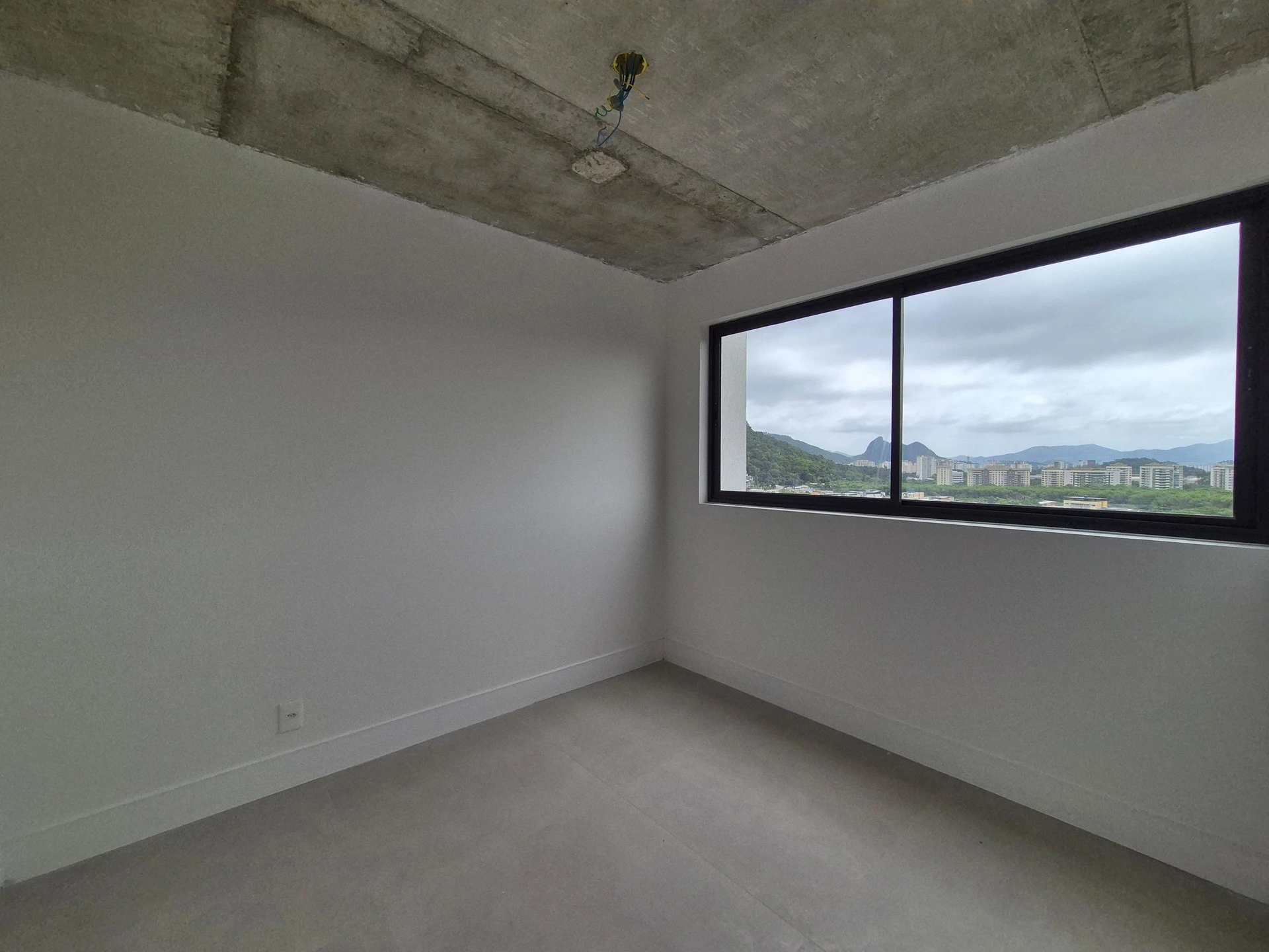 3-bedroom apartment with a mountain view — photo 19