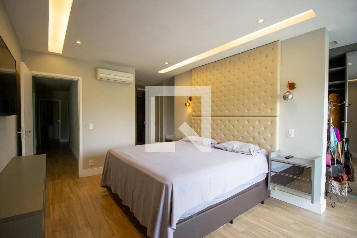 4-bedroom house with a bathtub in Rio de Janeiro — photo 41