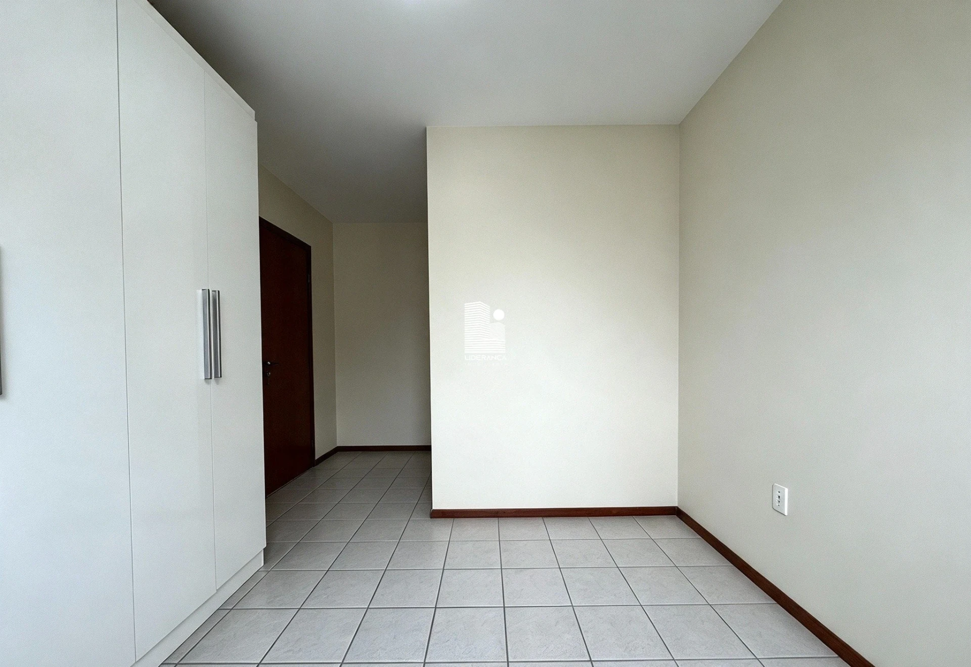 2-bedroom apartment with a mountain view in Florianópolis — photo 7