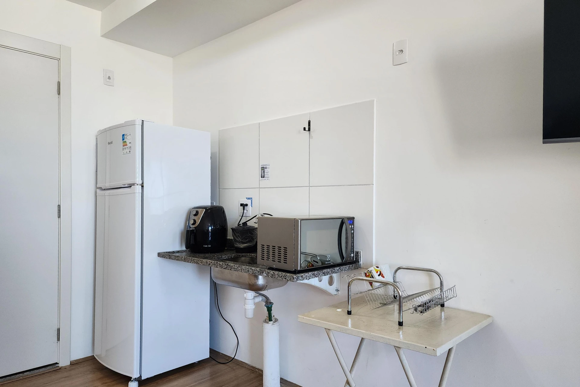 Studio with kitchenette, A/C, and a balcony — photo 2