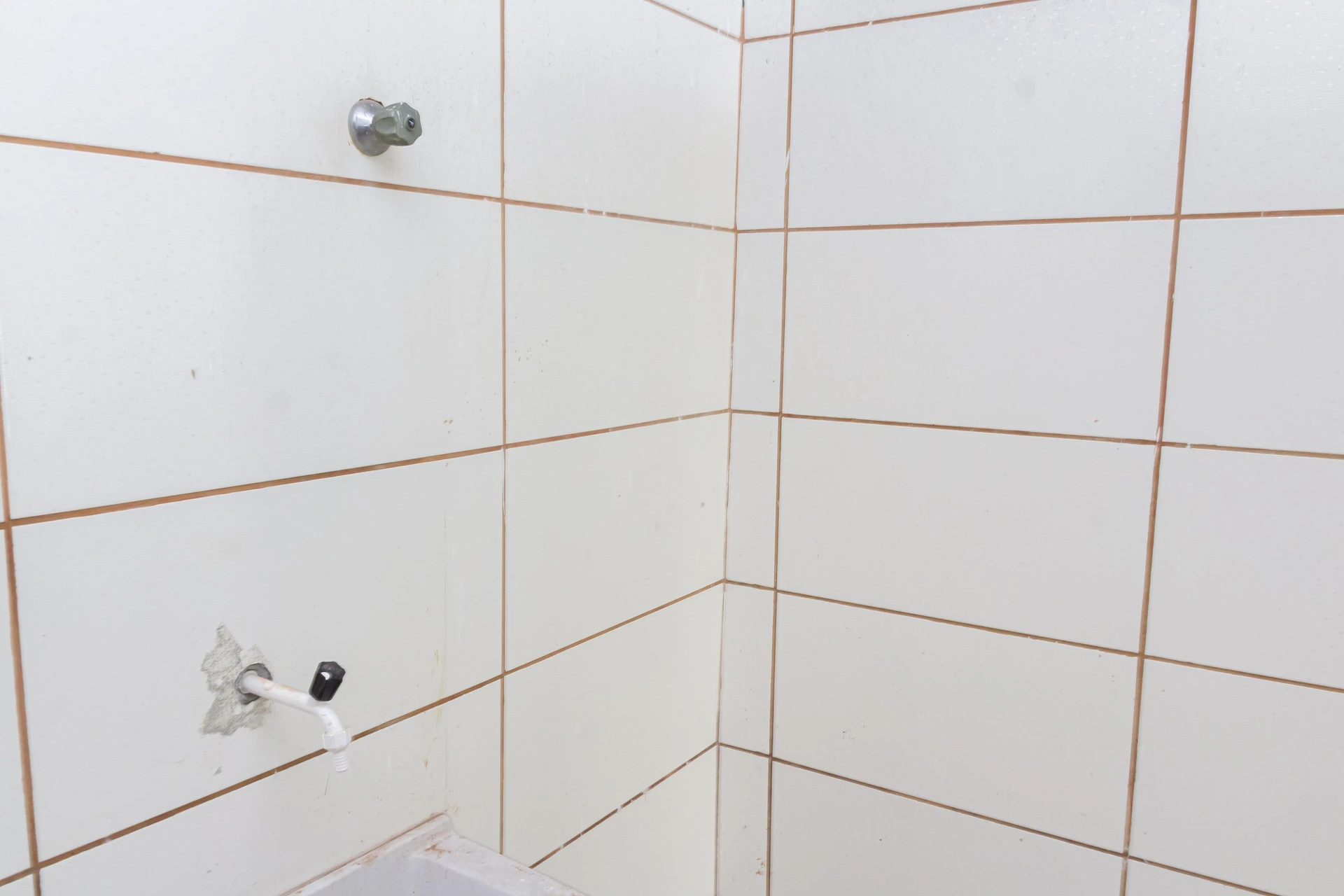Unfurnished studio rental with private garden and 1 suite — photo 37