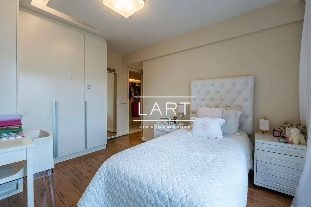 4-bedroom apartment with gas open-plan kitchen and 233 m² — photo 12