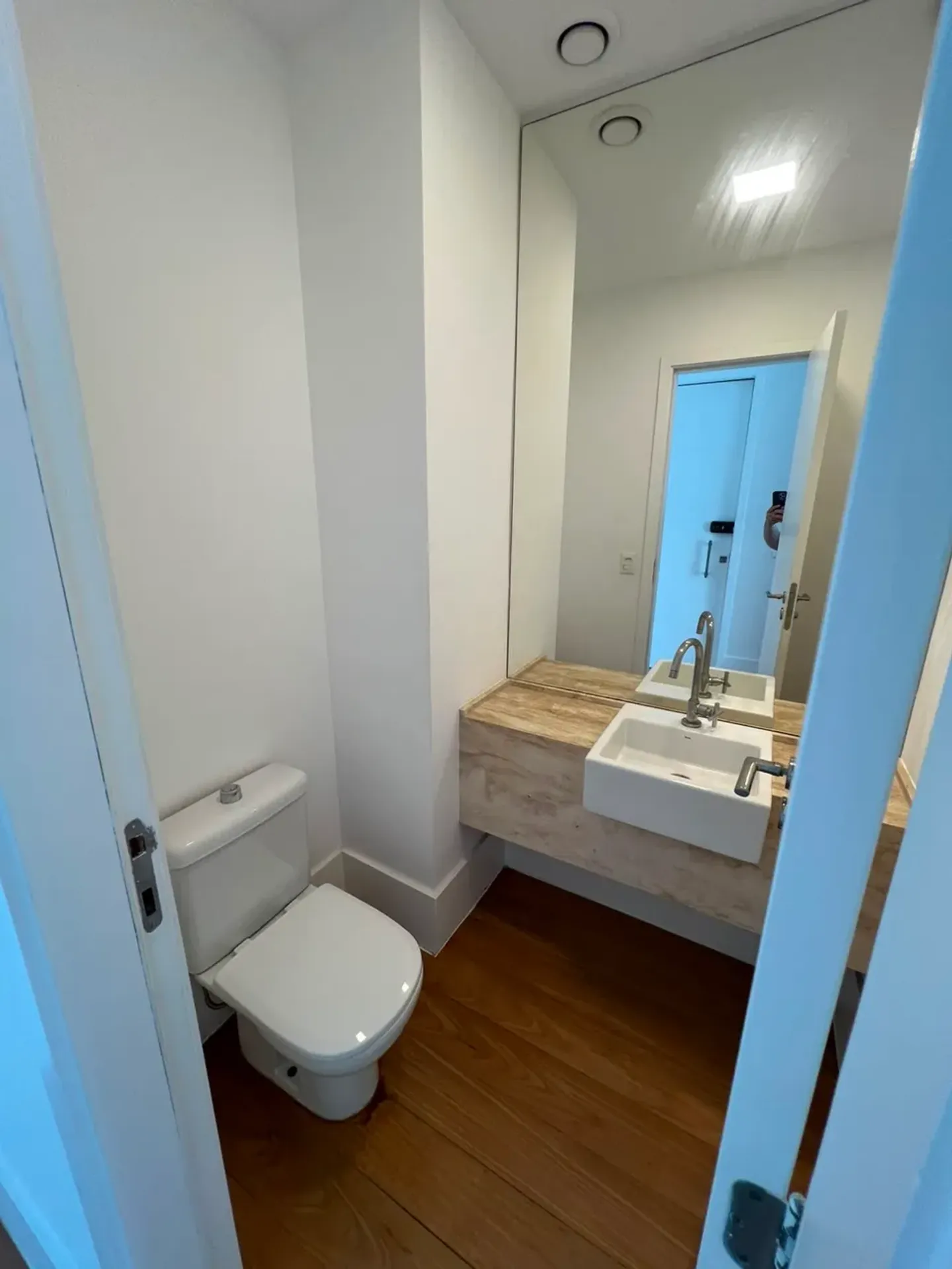 Unfurnished apartment with 4 bedrooms and 5 bathrooms — photo 42