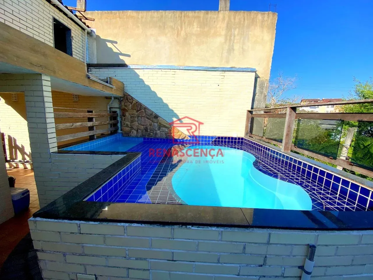 Furnished duplex house with an open-plan gas kitchen — photo 19