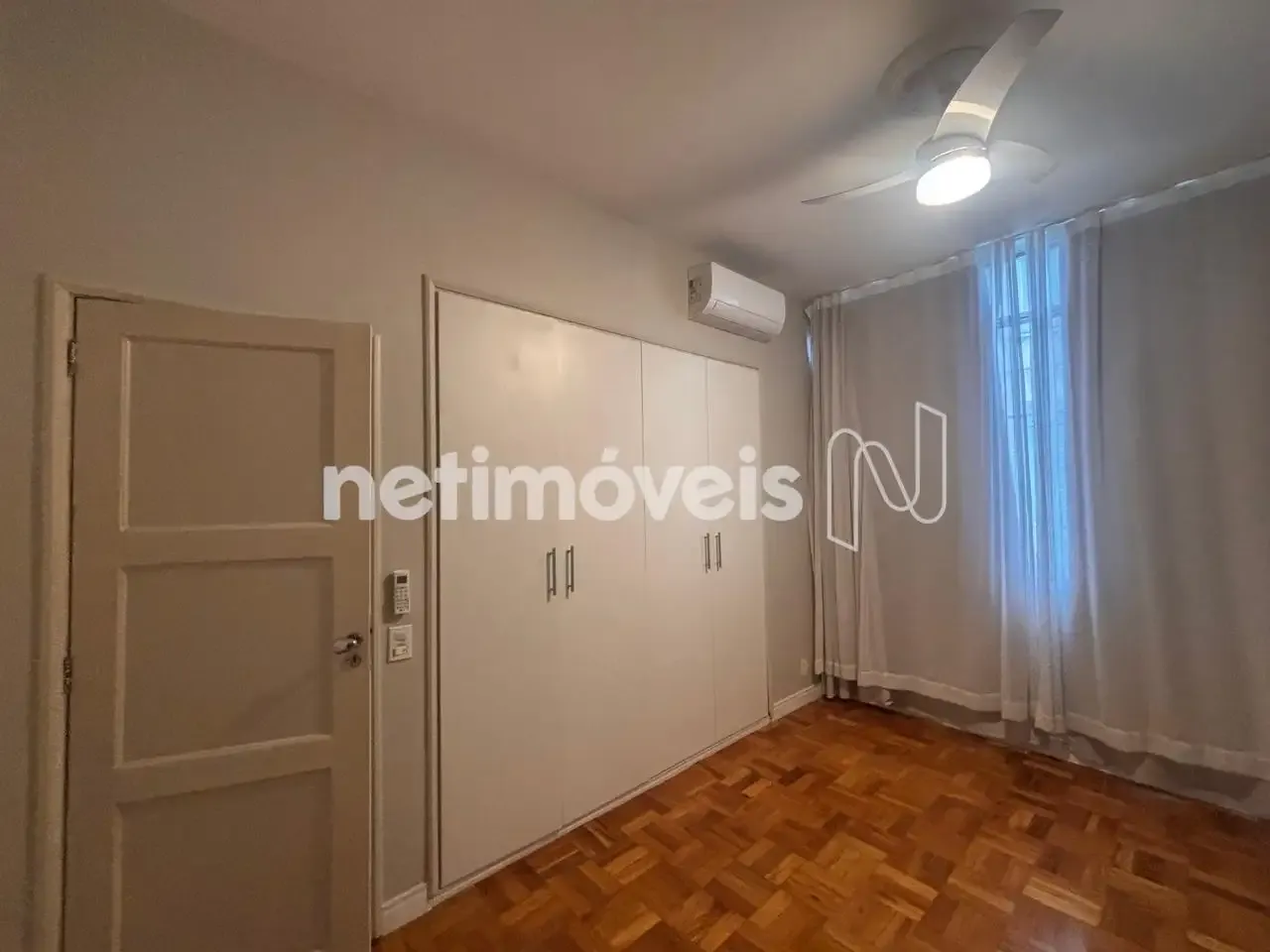 Wood or laminate floors in a 2-bedroom apartment, 78 m² — photo 12