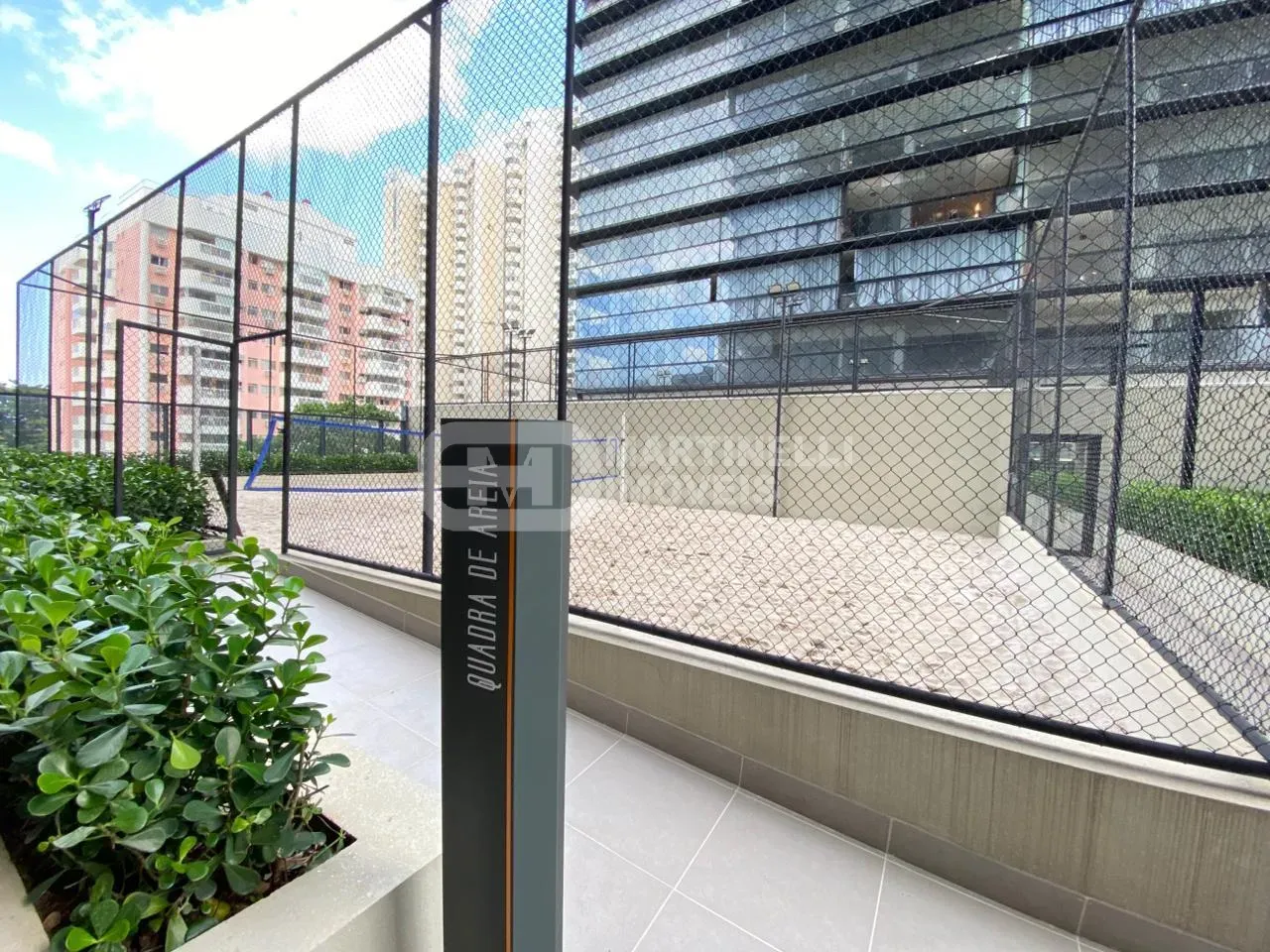 Glass-enclosed balcony in a 3-bedroom apartment, 119 m² — photo 24