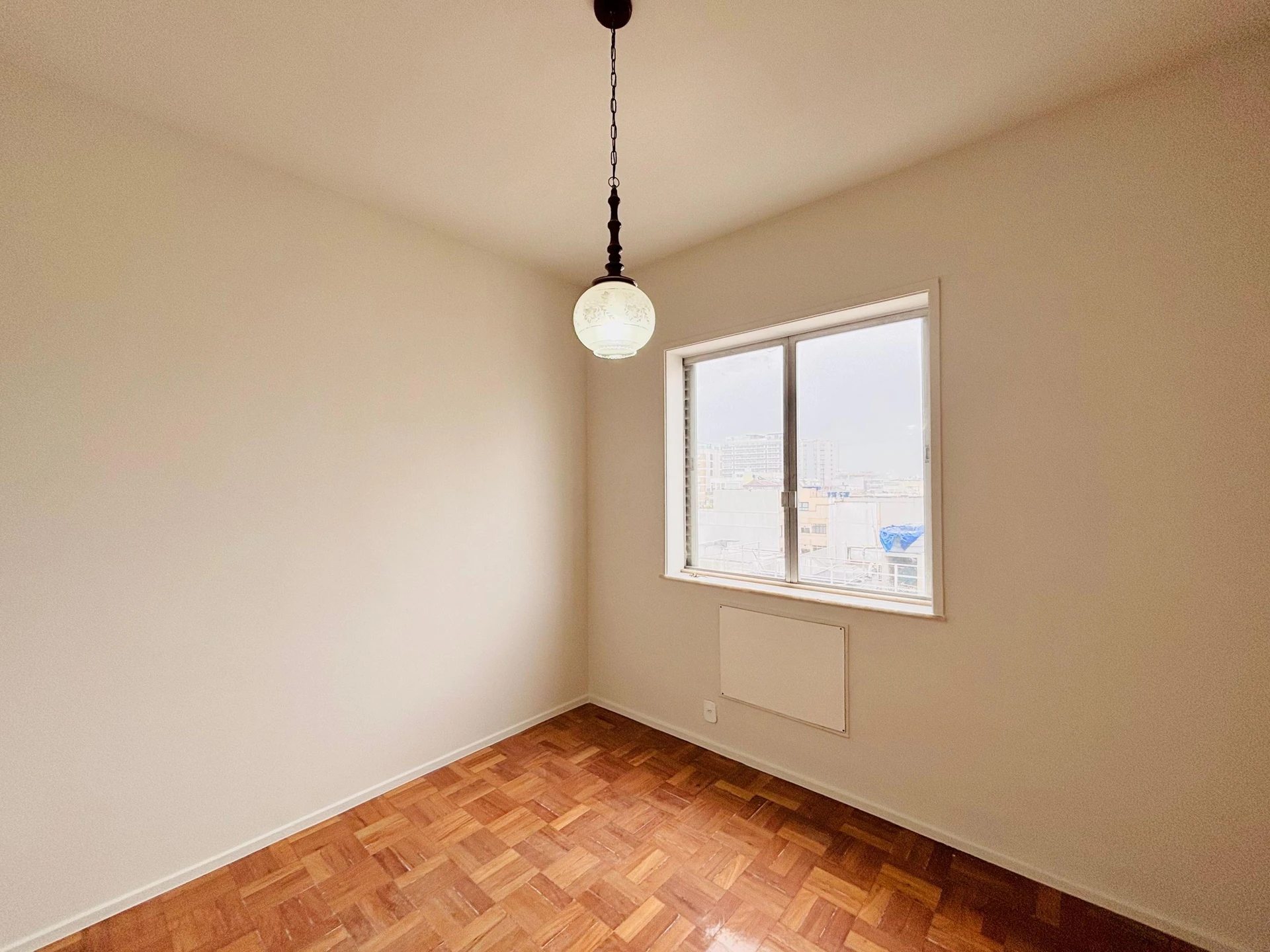 Apartment, 92 m², with wood or laminate floors — photo 9