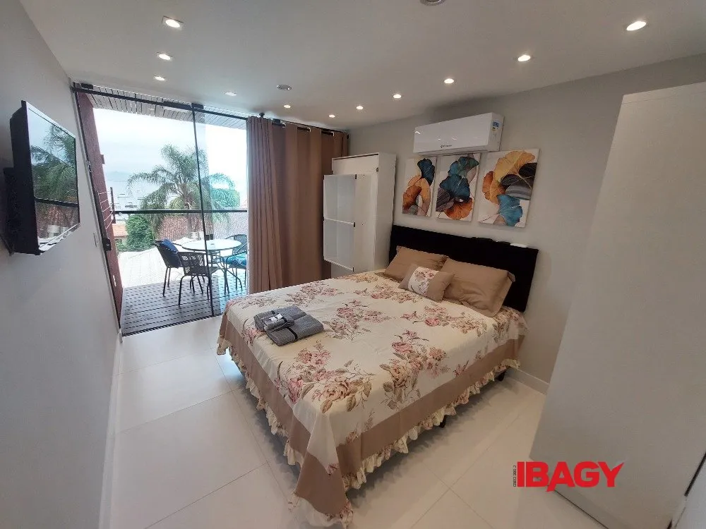 17 m² apartment with a grill on the balcony and a water view