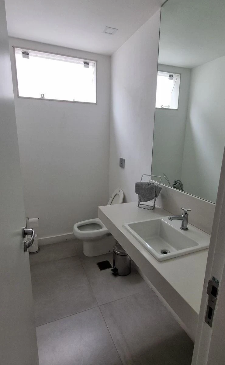 House with 4 en-suite bedrooms and 6 parking spaces — photo 4