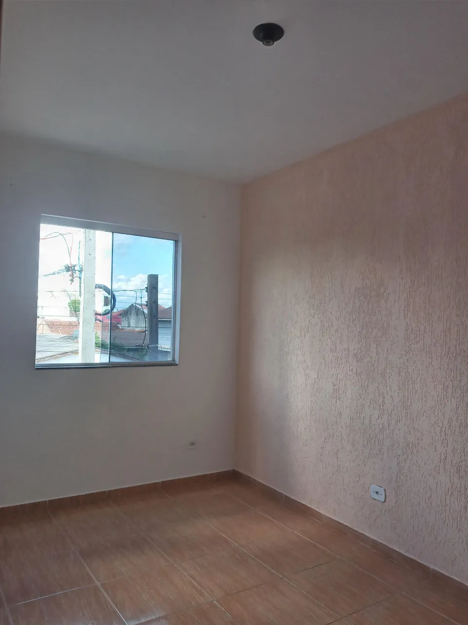 Unfurnished 2-bedroom apartment with glass shower — photo 4